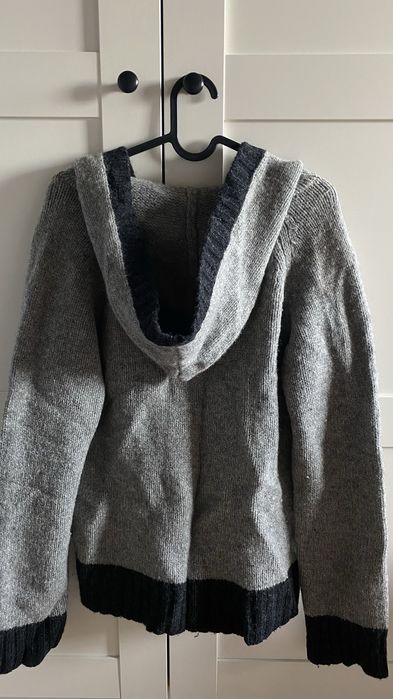 Sweter wełniany 100% wool z kapturem szary