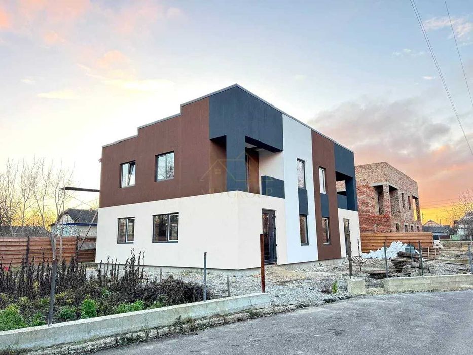 Продаж дуплексів 115 м² із власним подвір'ям