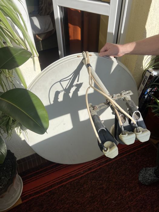 Комплект супутникового телебачення головки на два входи , тюнер , анте