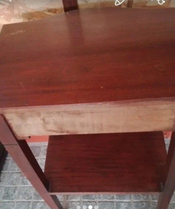 Mesinha de apoio com gaveta