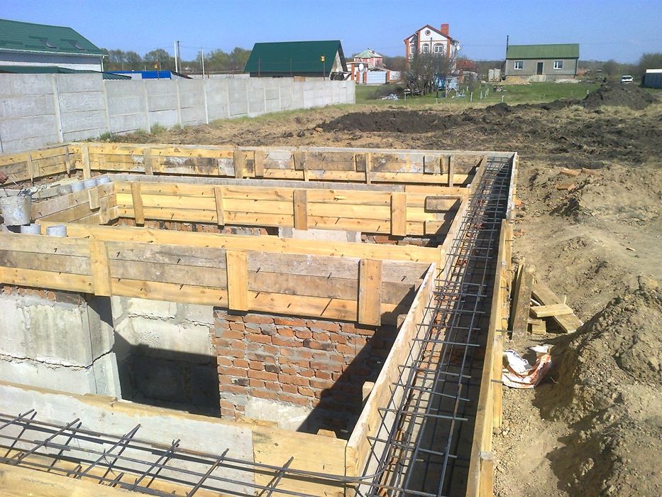 Строительство домов. Кладка кирпича,газоблока.