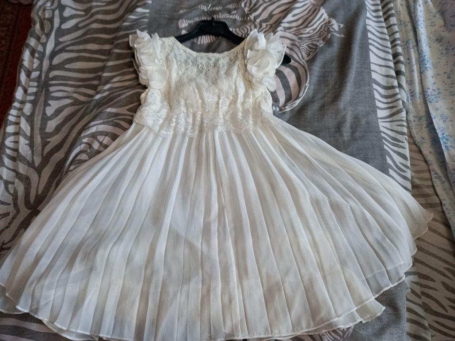 Платье праздничное новое на девочку