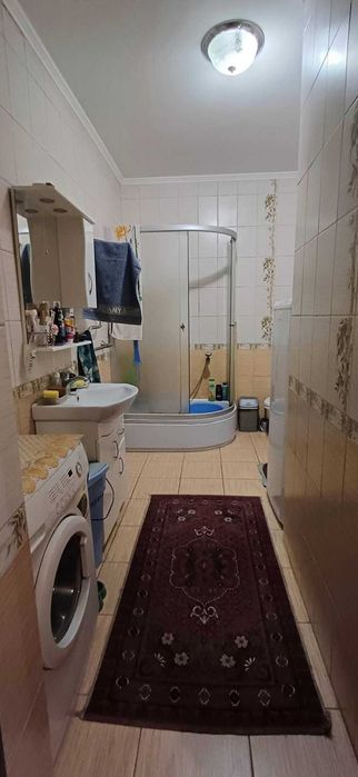Продається просторий двоповерховий будинок,село Левків.
