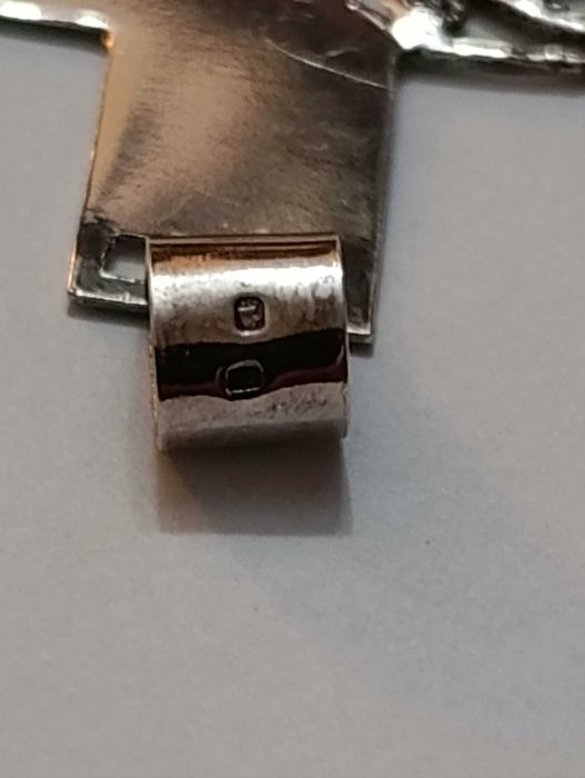 Pendente Cruz Modernista em Prata