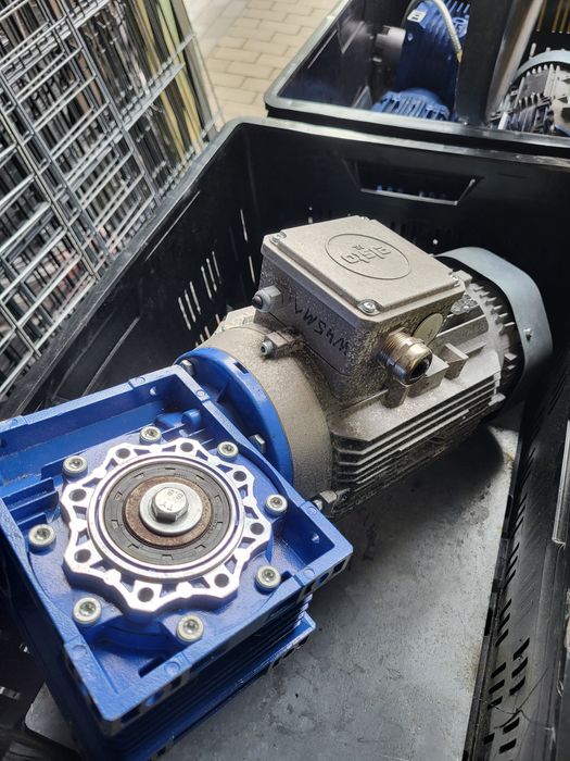 Motoreduktor/ Silnik z przekladnia