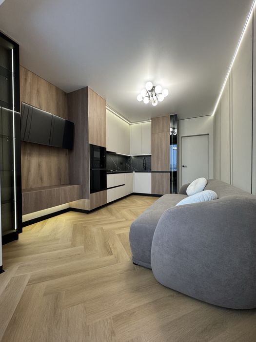 Сучасна квартира біля входу в Парк Шевченка