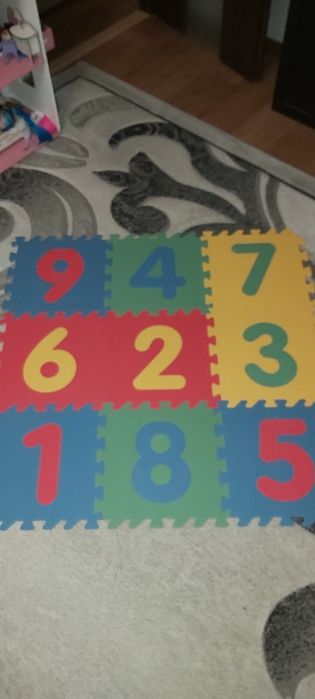 Пазли з цифрами. Килим дитячий.