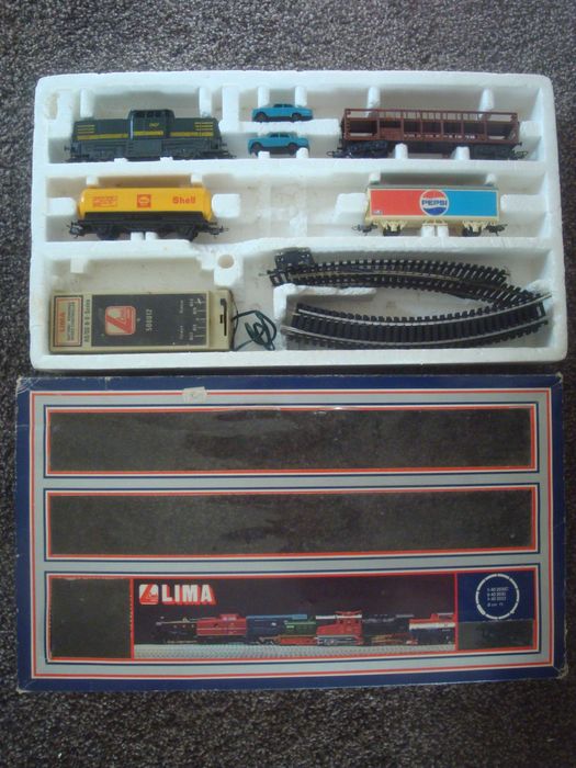 Pista elétrica de automóveis "CHAMPION" e comboio elétrico "LIMA"