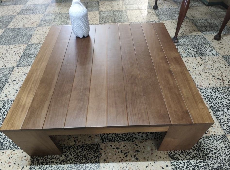 Mesa em madeira exterior de kambala 120x120 com 45cm de altura