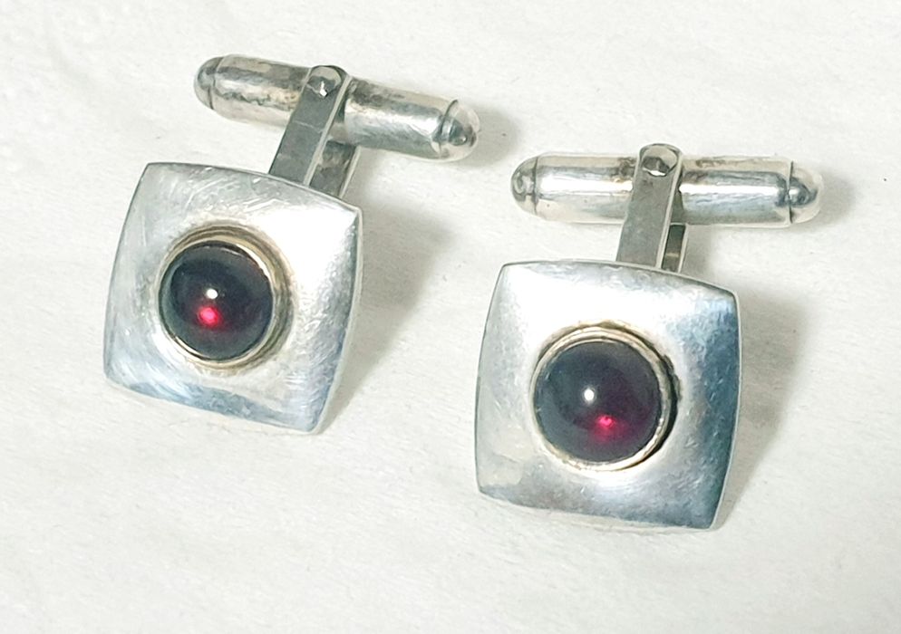 Fantásticos botões de punho vintage em prata com rubis