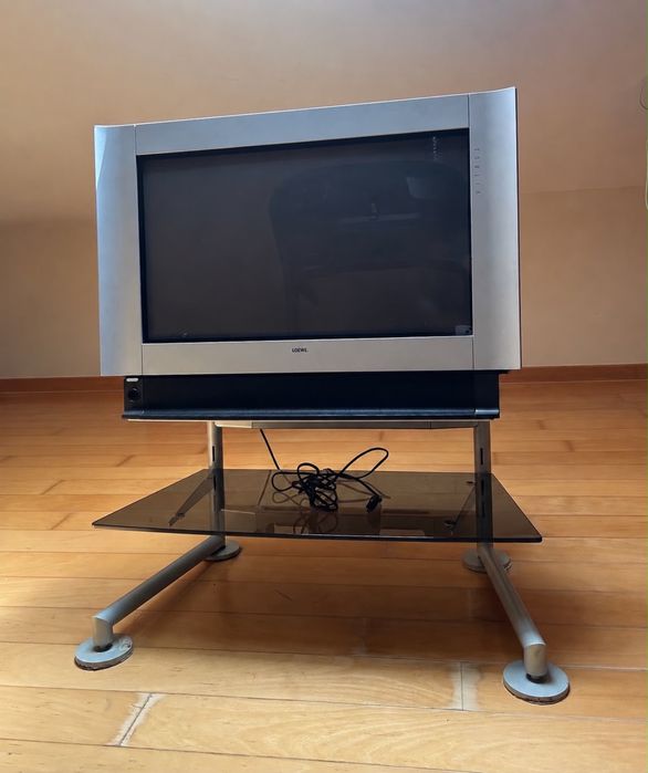 Televisão LOEWE com movél original
