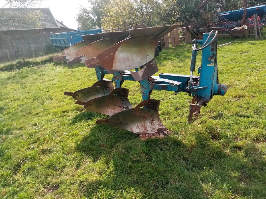 Pług 3 skibowy obrotowy
