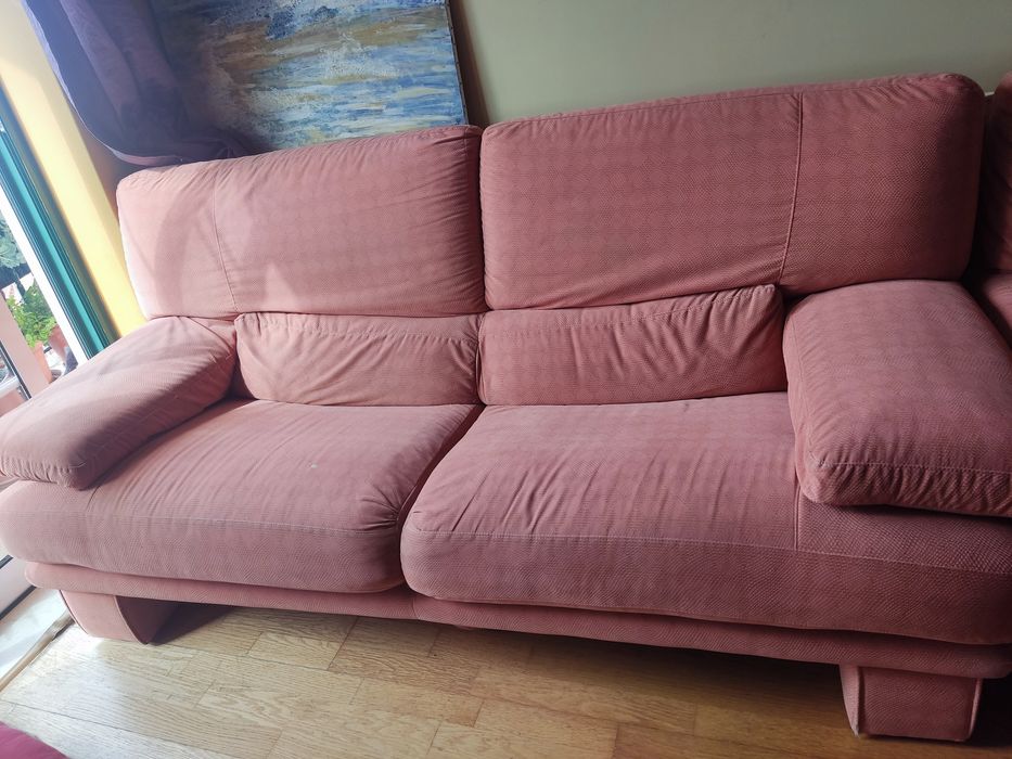 1 Sofá de 3 lugares e/ ou 1 sofá de 1 lugar,  curtisane em cor salmão,