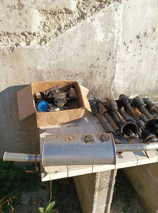 Peças do Renault 9...