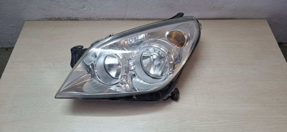 Lampa Reflektor Opel Astra III H