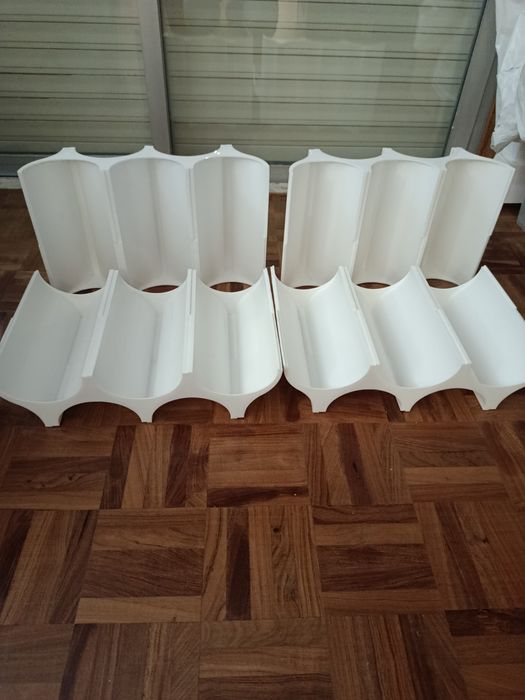 Garrafeiral em plástico branco