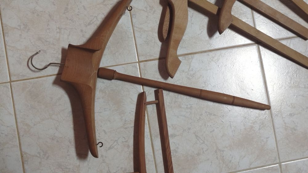 5 cabides de madeira anos 30