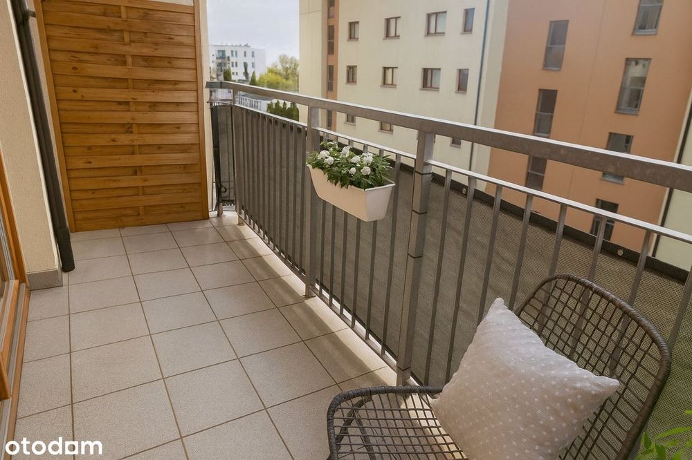 Komfortowe 2 pokoje, z oddzielną kuchnią, balkon, winda, miejsce park.