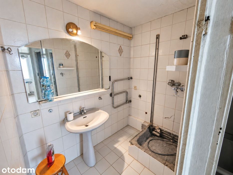 3 pokoje | 55,90 m² | Do remontu| Metro