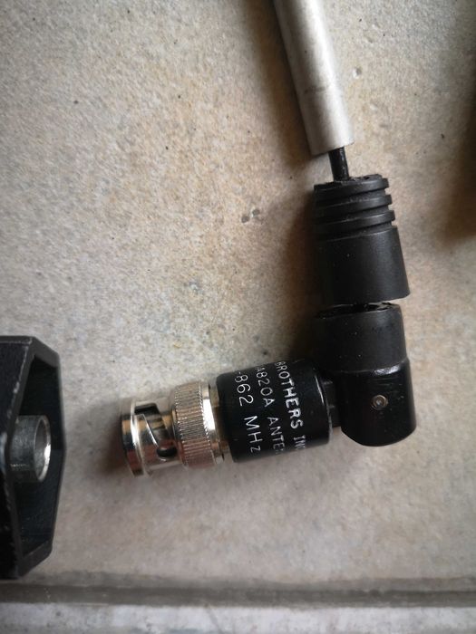 Wzmacniacz do mikrofonu Shure AU830A antena wtyczki
