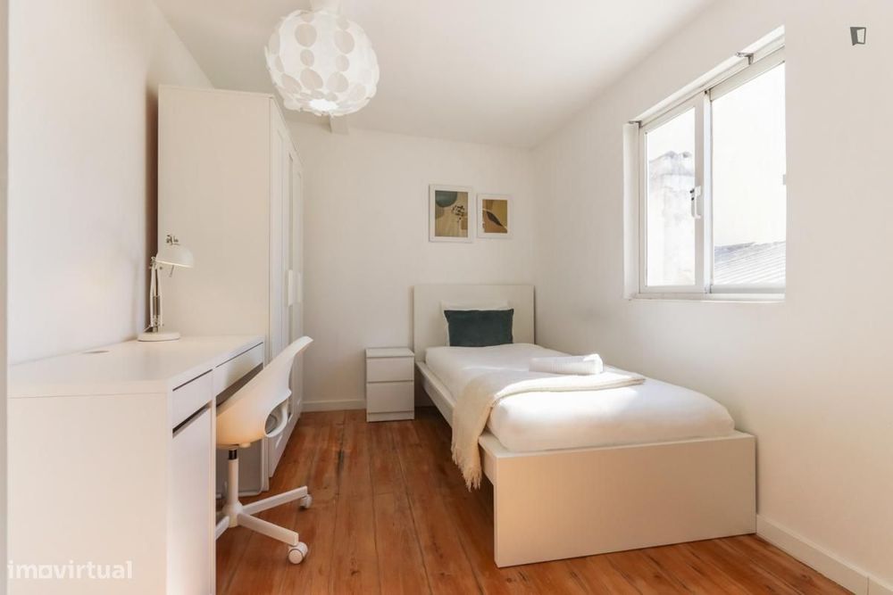 Quarto - localizado em Penha Lisbon