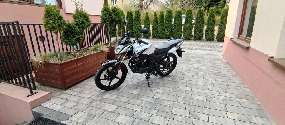 Yamaha YS z Niemiec, jeden właściciel , bardzo ładna, biała perła