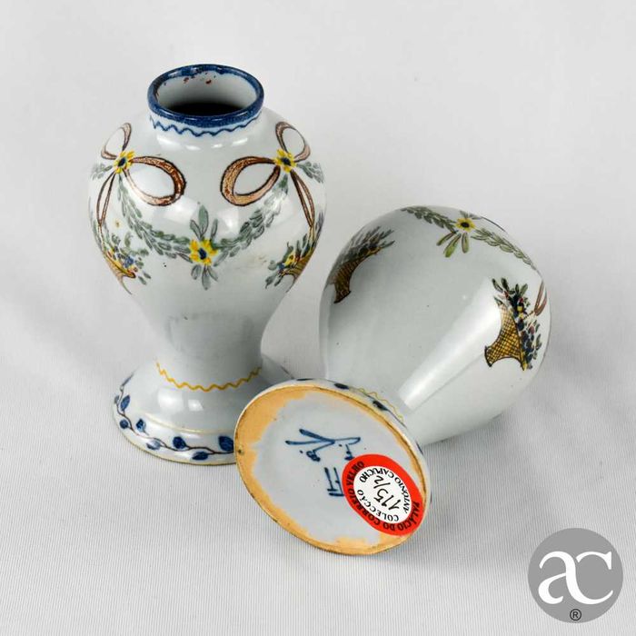 Par de jarras em Faiança da Torrinha, Colecção António Capucho