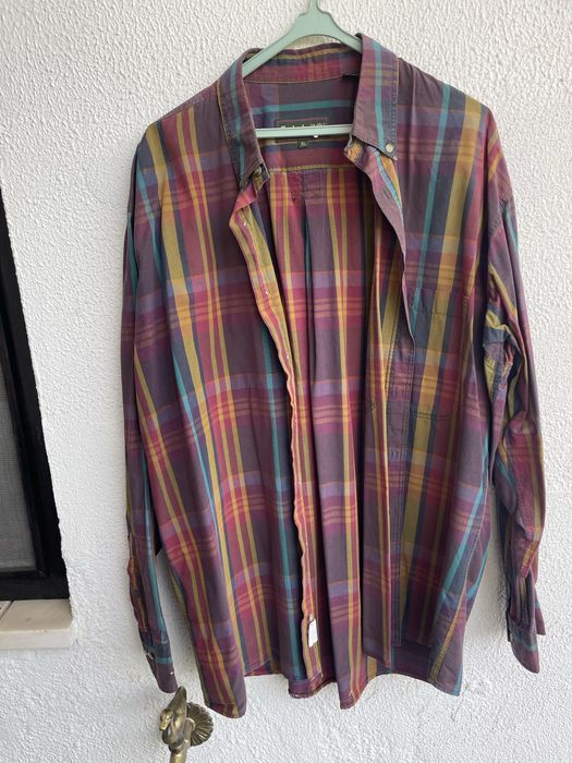 Camisa de manga cumprida aos quadrados