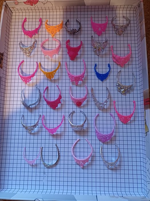 Coroas para bonecas barbie e princesas Disney. Cada 1,50€