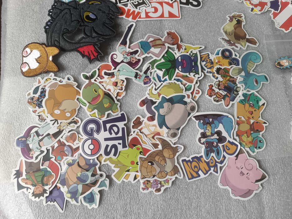 Zestaw naklejek 300szt = 6 x 50szt Pokemon. Rick i Morty, Flagi, Moto