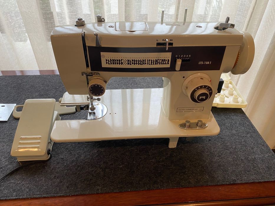 Máquina de costura Oliva portátil
