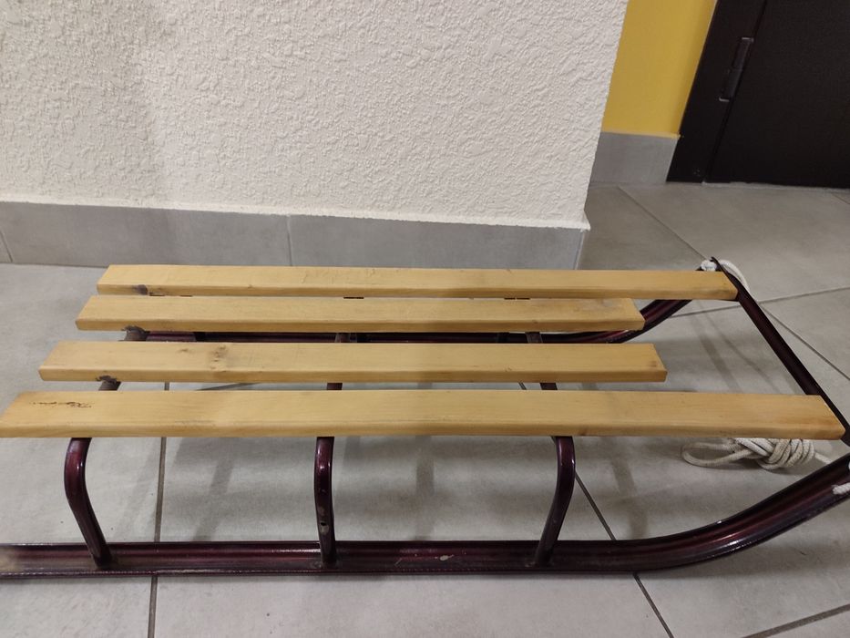 Санки практично нові