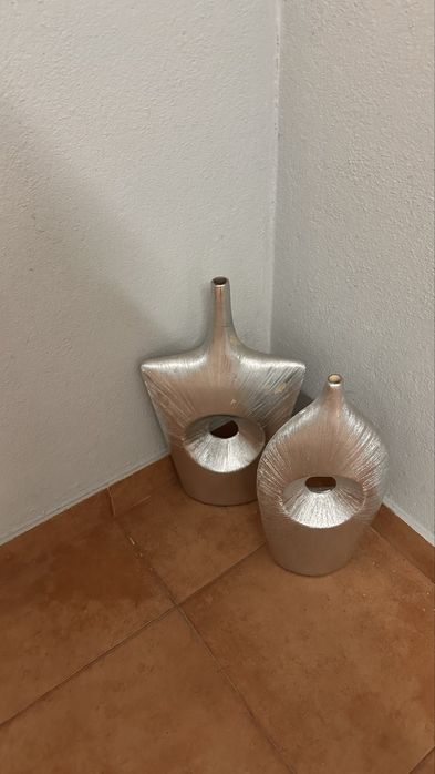 Vasos Decorativos Modernos Prateados – Design Exclusivo