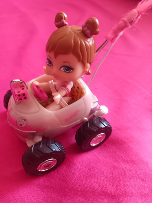 Laleczka  mini Bratz w autku