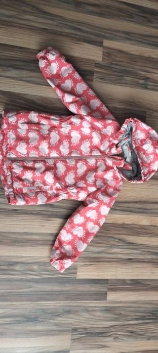 продам на дівчинку осінню курточку.