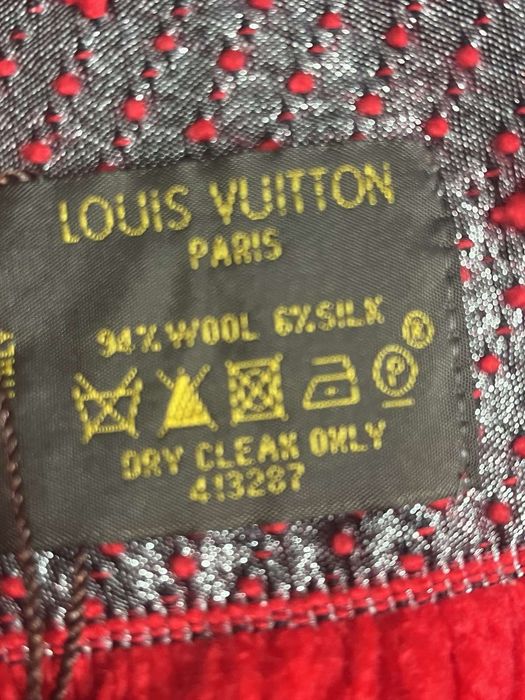 Шарф Louis Vuitton виготовлений в Італії.