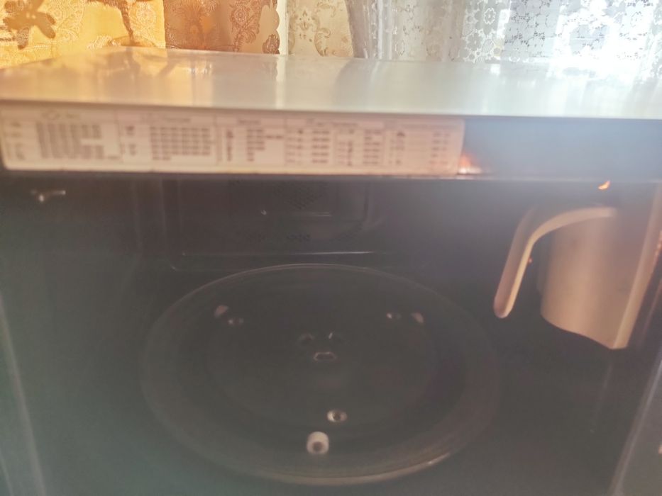 Продам микроволновую печь SAMSUNG модель CE 1175 ER.