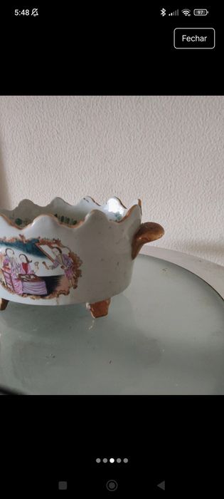 Taça decorativa de porcelana oriental decoração policromada e outo Vin