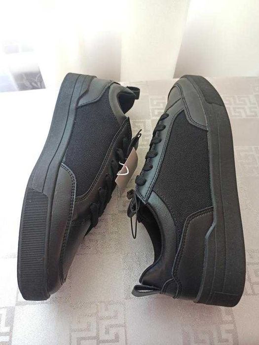 Кеди чоловічі в класичному стилі бренд Reserved .