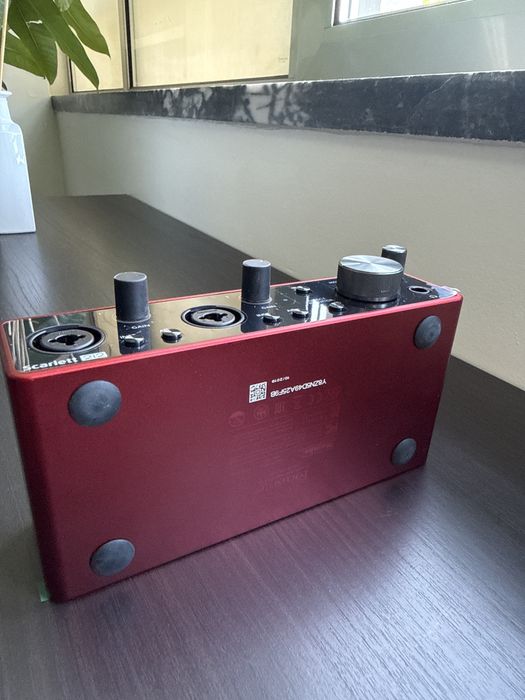 Focusrite Scarlett 2i2 Interface de Áudio