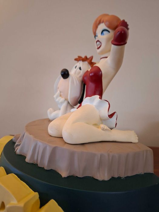 Estatueta de Droopy e da Pin Up. Demons et Merveilles.