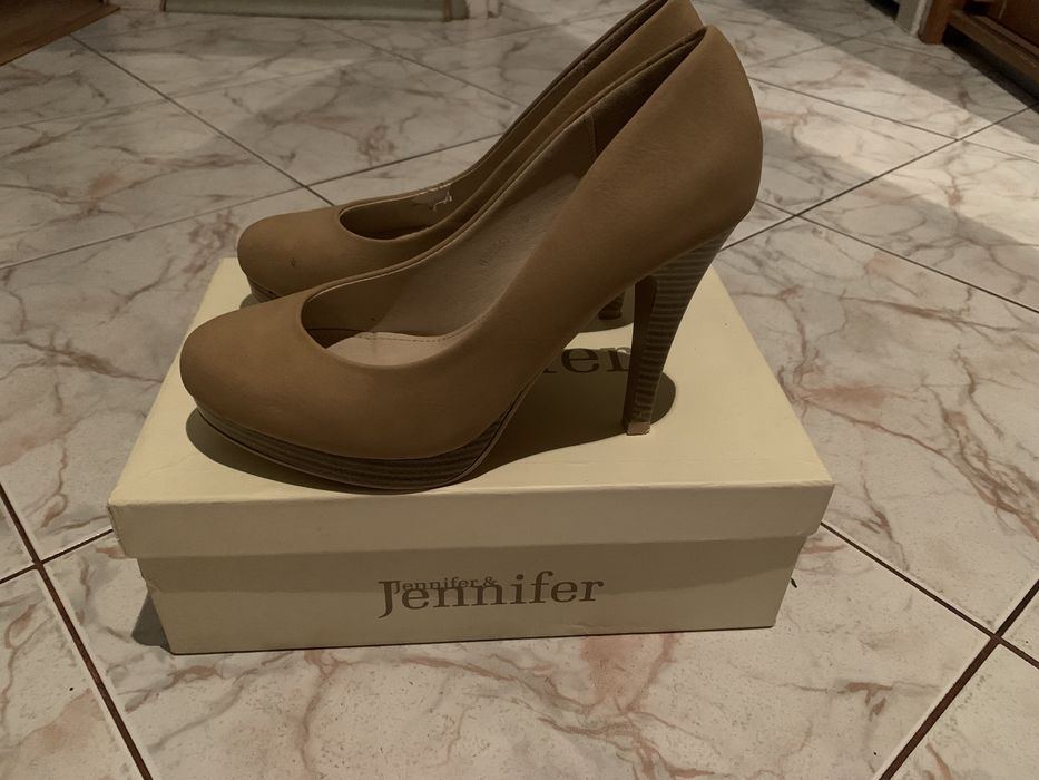 Buty na obcasie.