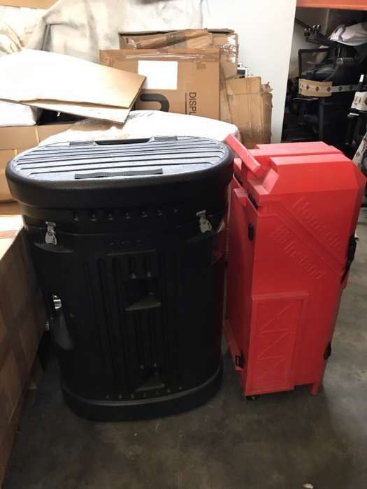 Vendo diversas malas de transporte para fins publicitários ou musical