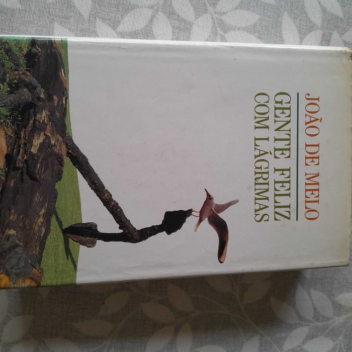 Gente Feliz com Lágrimas de João de Melo