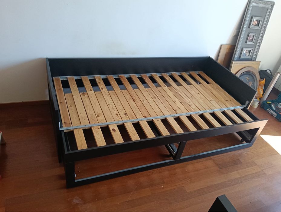 Cama solteio / casal com gavetas