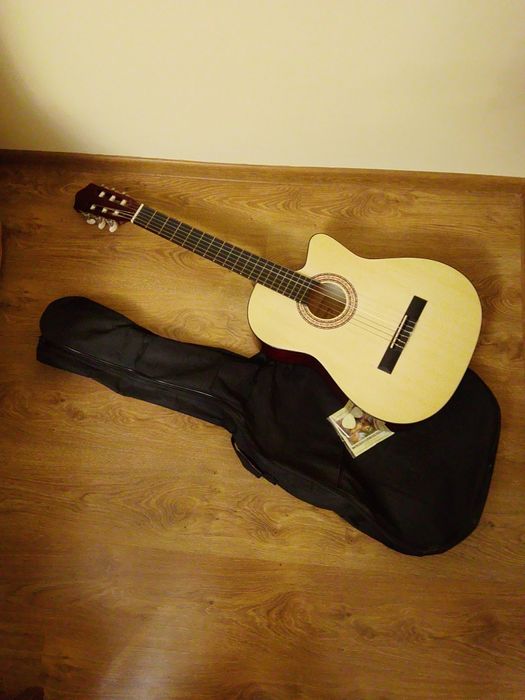 Продаю гітару класичну