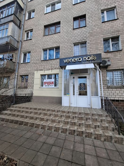 Продаж комерційного фасадного приміщення