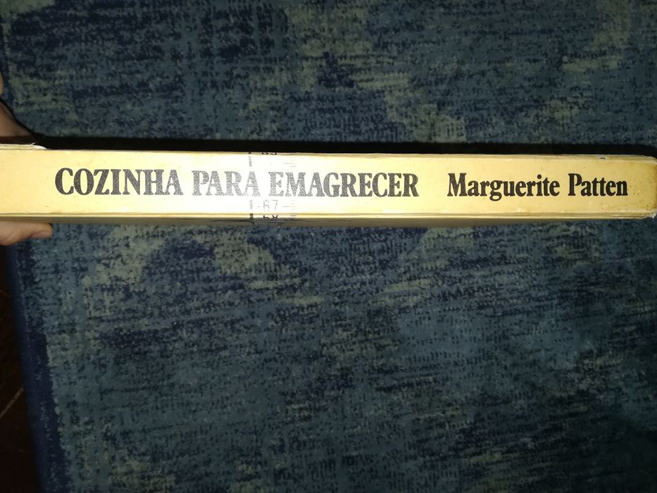 Lote de livros sobre alimentação