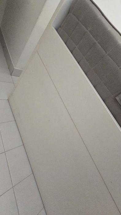 Cama individual com arrumação + colchão – 150 €