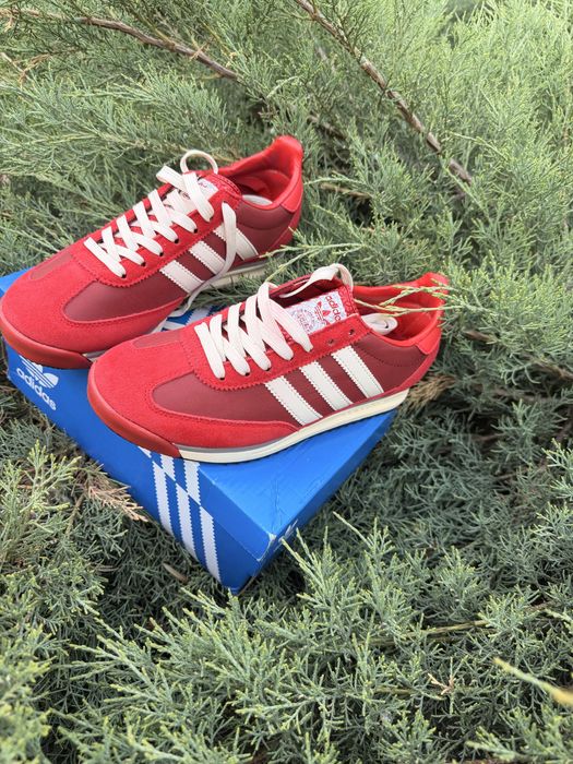 Жіночі кросівки Adidas